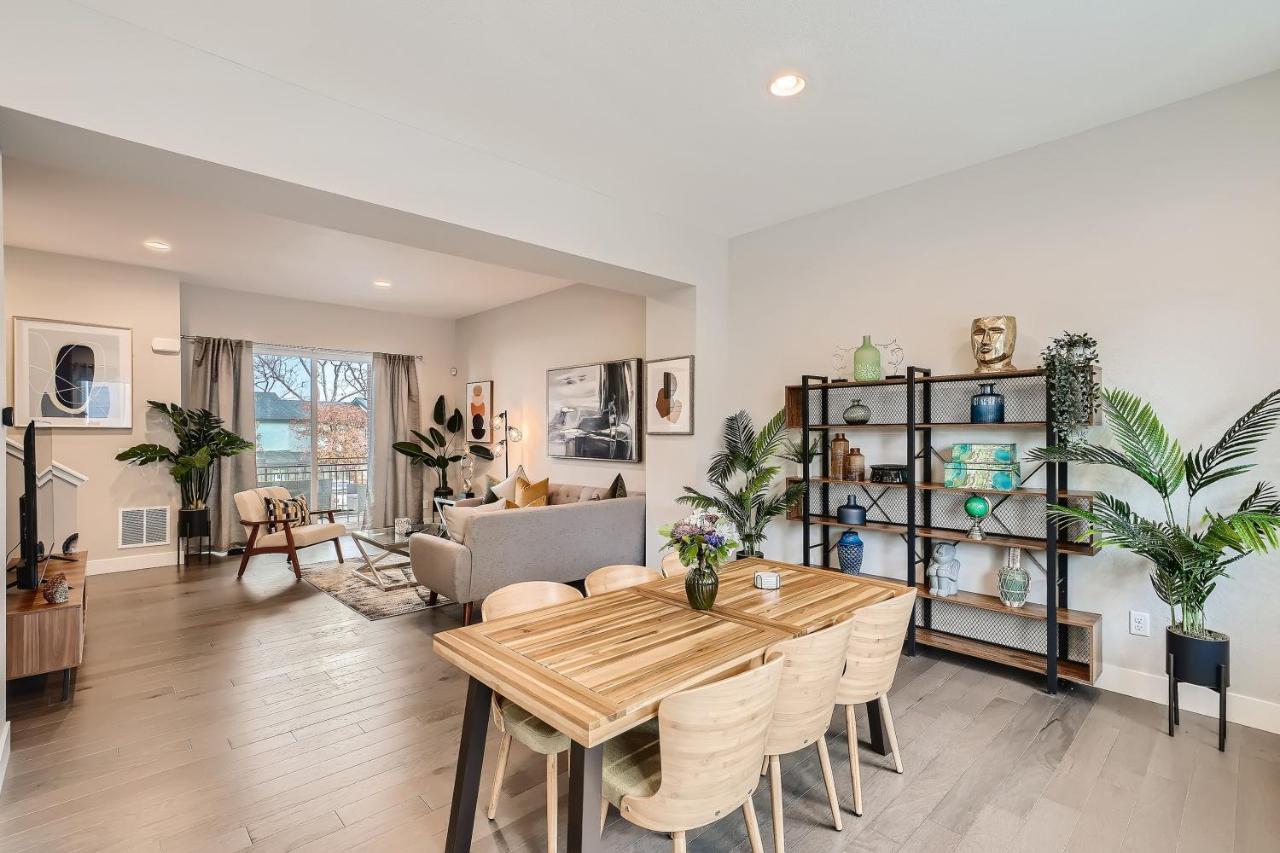 Stylish & Spacious Centrally-located W/garage Ferienhaus