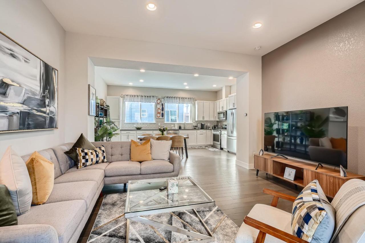 Ferienhaus Stylish & Spacious Centrally-located W/garage *