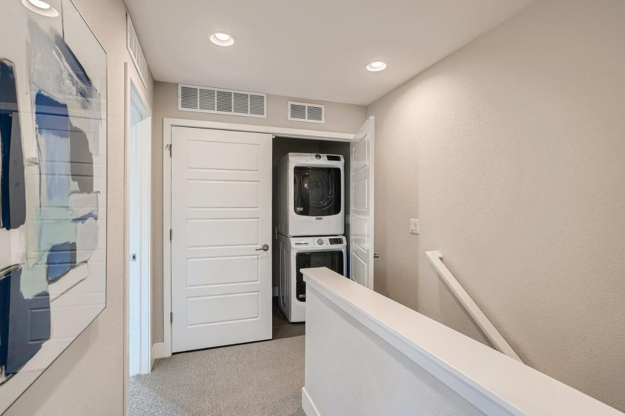 Ferienhaus Stylish & Spacious Centrally-located W/garage