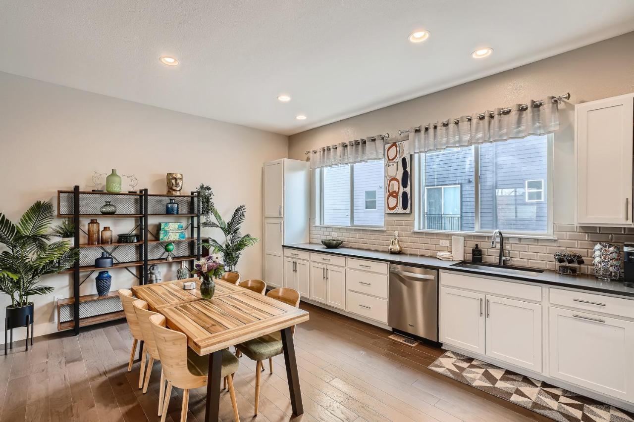 Stylish & Spacious Centrally-located W/garage Ferienhaus *
