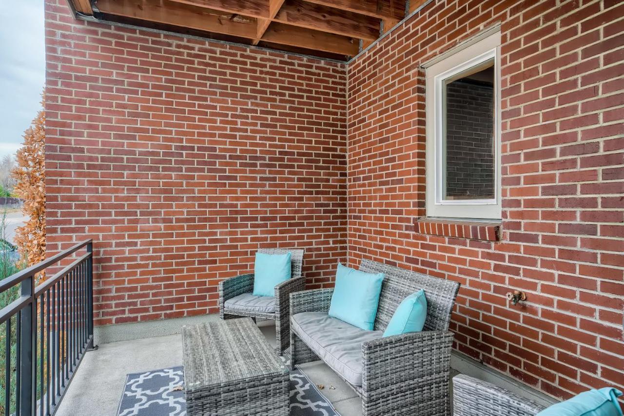 Stylish & Spacious Centrally-located W/garage Holiday home Wheat Ridge