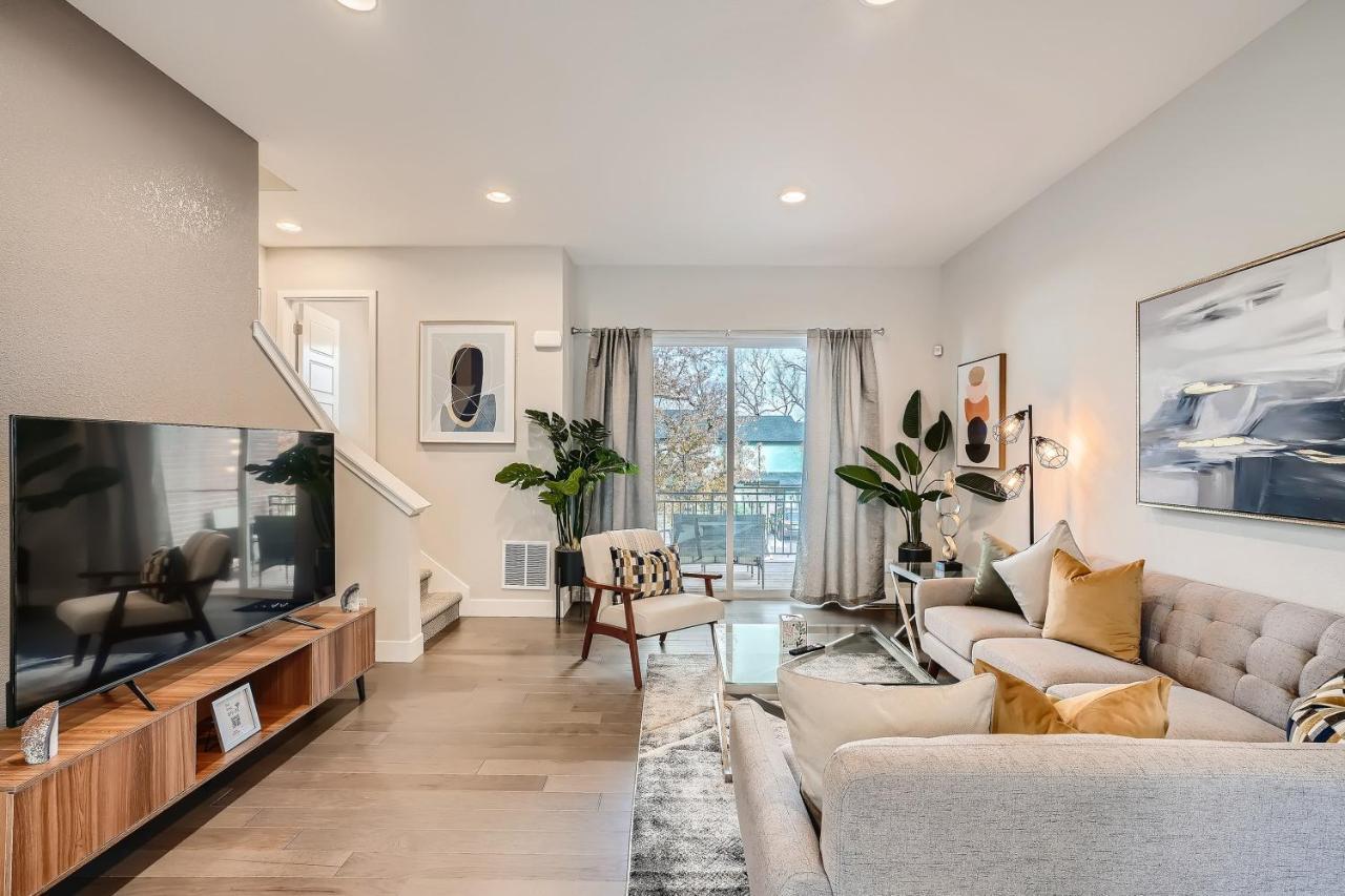 Stylish & Spacious Centrally-located W/garage *