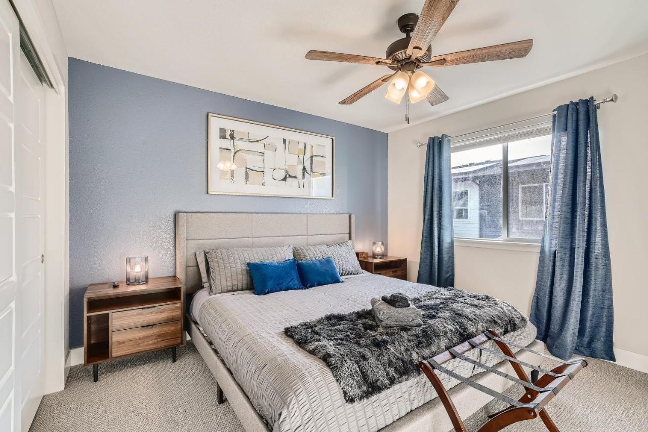 Ferienhaus Stylish & Spacious Centrally-located W/garage *
